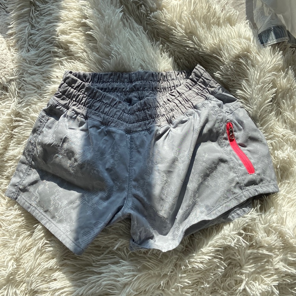 LULU SHORTS NO TAG